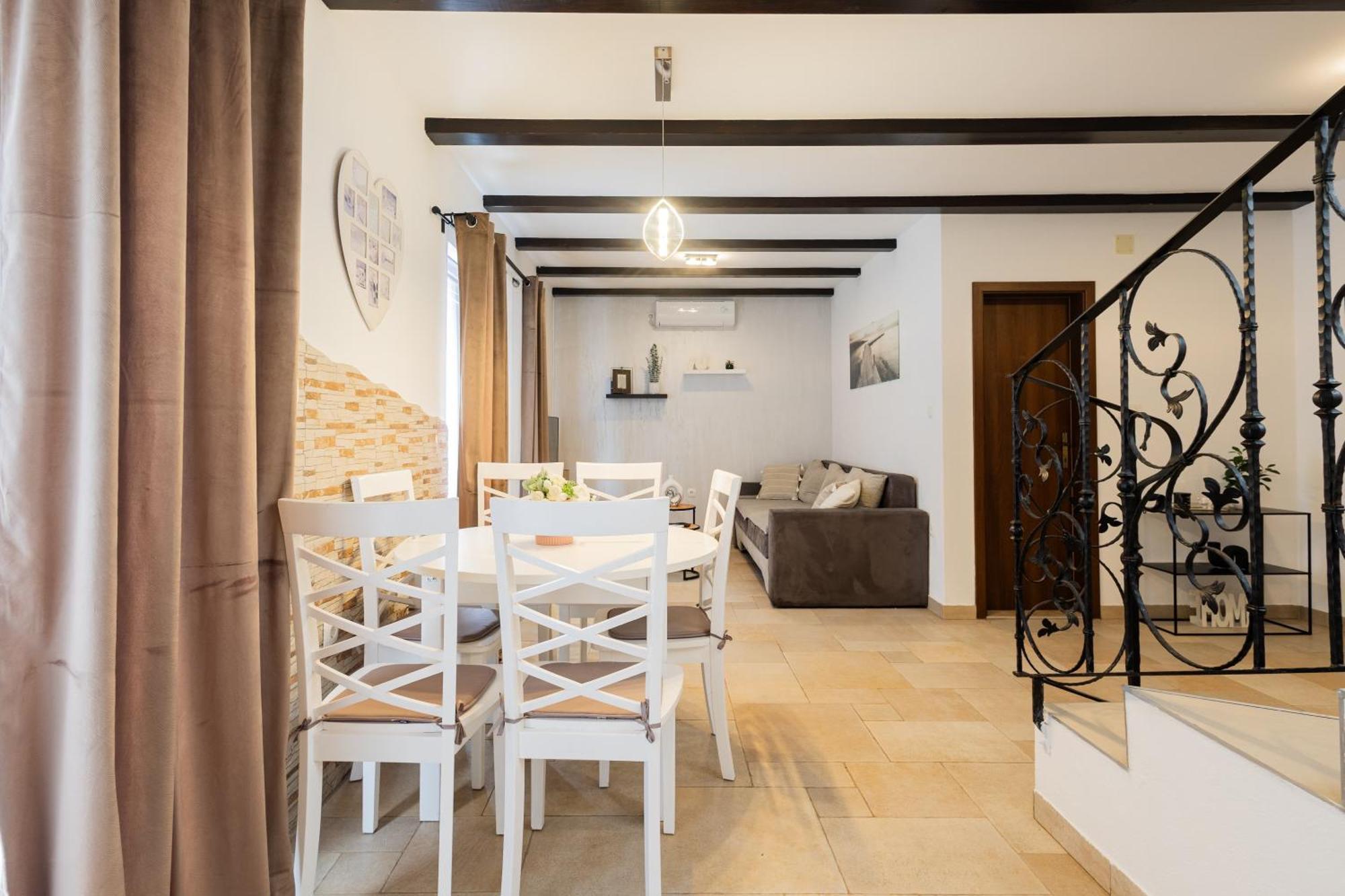 Villa Palanga โตรกีร์ ภายนอก รูปภาพ